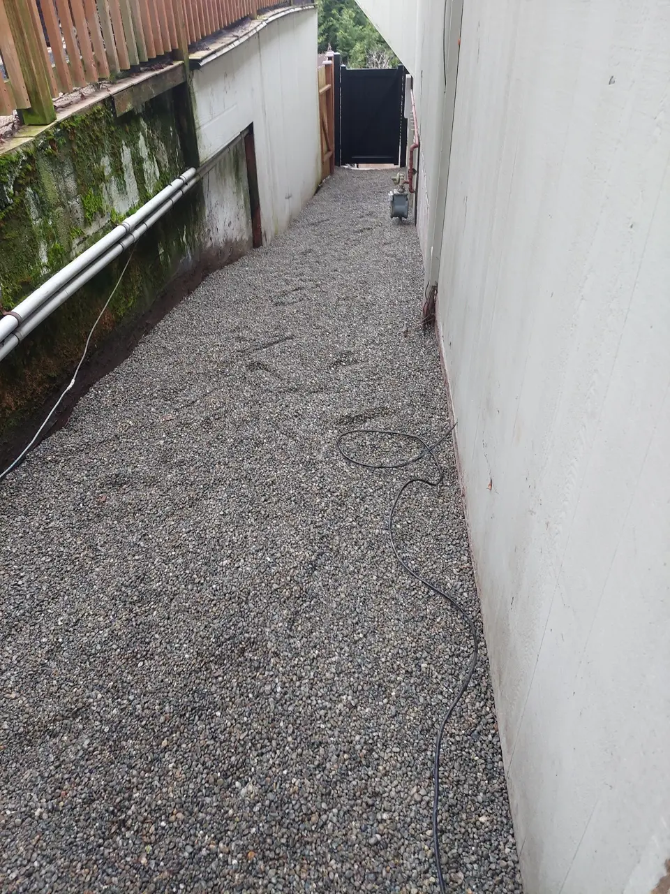 Gravel laid along a narrow side yard